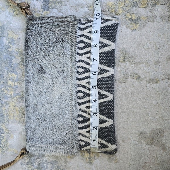 Myra Cross Body Bag or Clutch - Picture 9 of 13